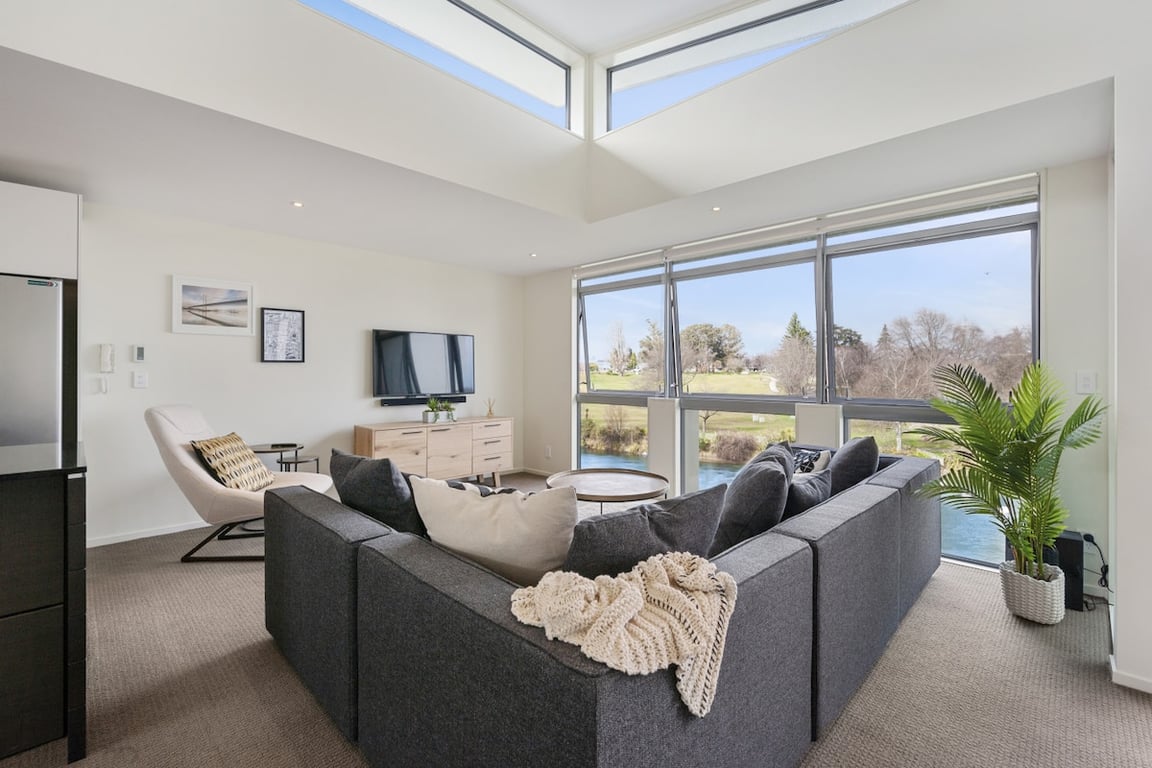 Riverside Views - Taupo Holiday Home