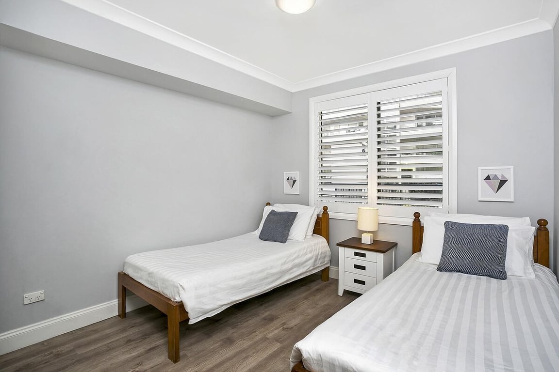 CHATS - Chatswood Convenience | Close To Transport Links