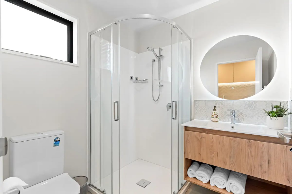 New warm modern 1 bedroom unit2