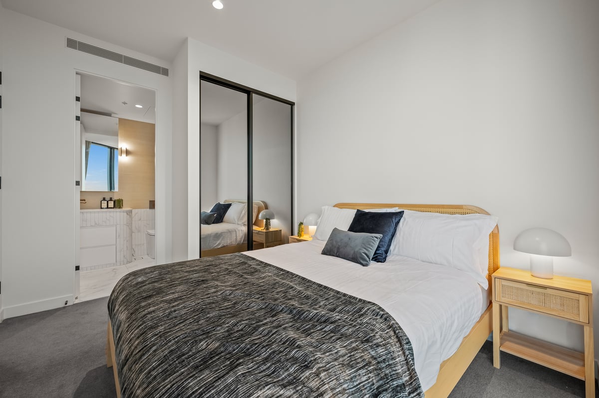 Stupendous CBD and Garden View Home! 2 Bedrooms | 2 Bathrooms | Free Parking