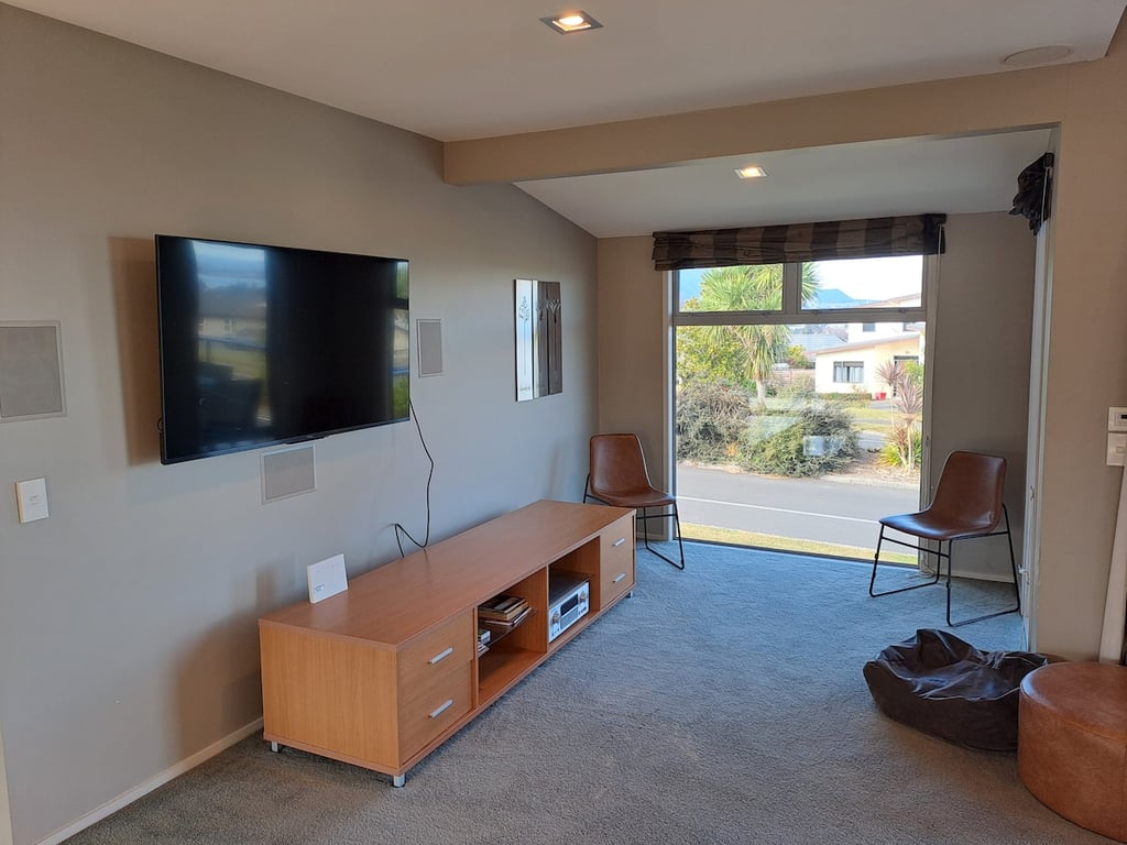 Elevated Taupo Views - Modern Family Home