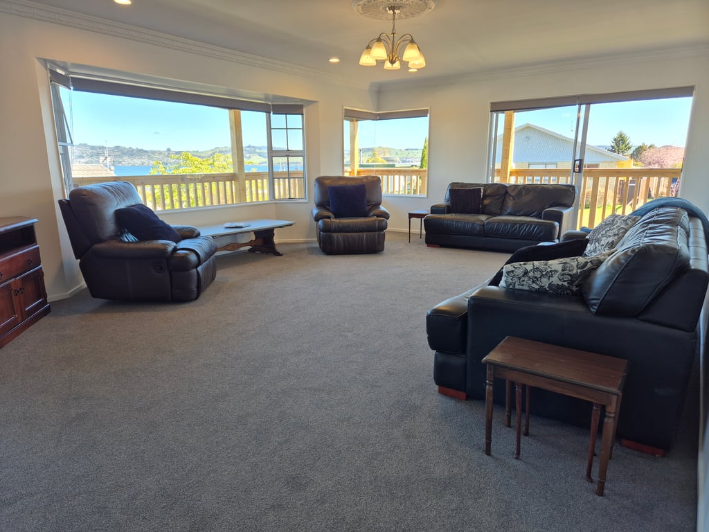 The Golders Getaway: Spa, Views & Space