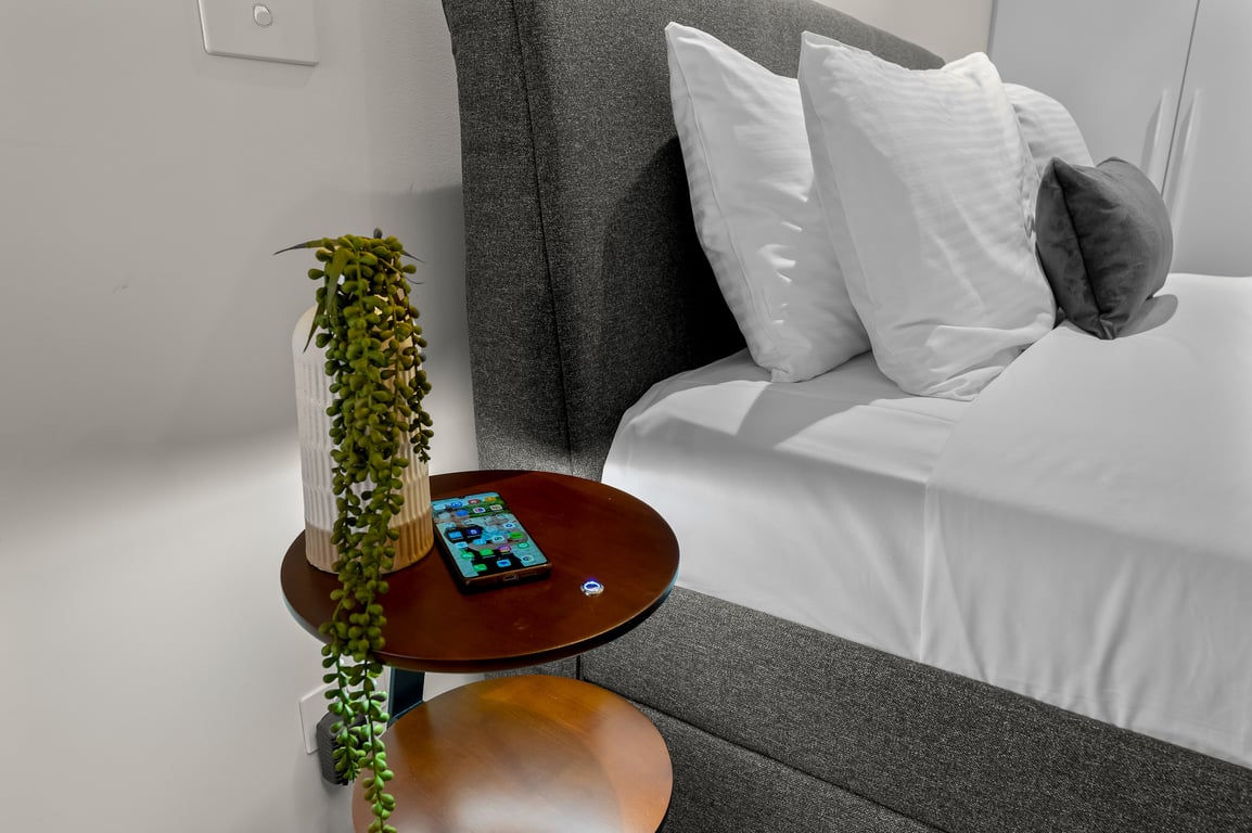 Unwind with Beautiful Albert Park and Hobsons Bay Views! 2 Bedrooms | 2 Bathrooms | Free Parking