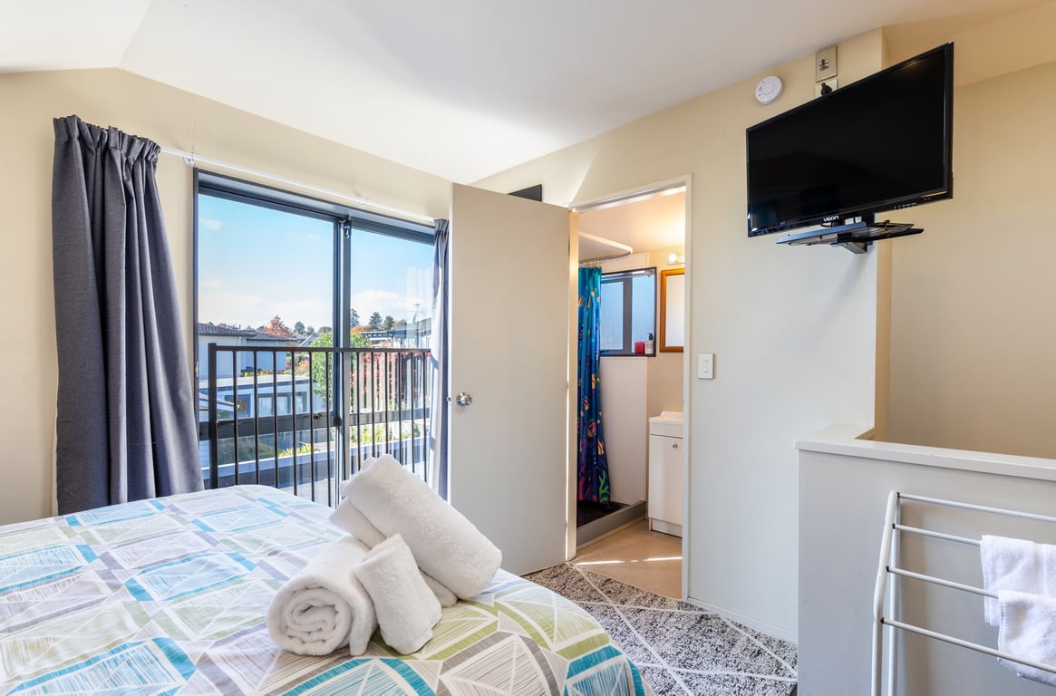 Hawai Holiday House - Large Family Bach - Wi-Fi