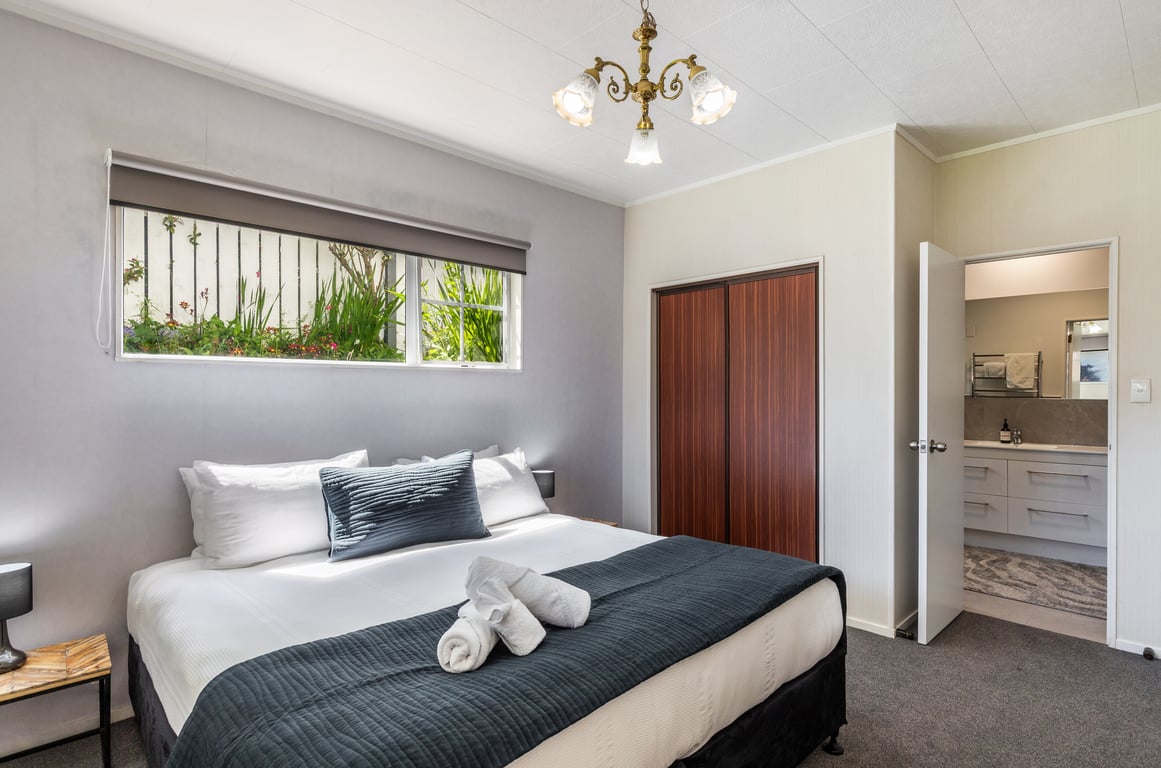 The Golders Getaway: Space for 2 families