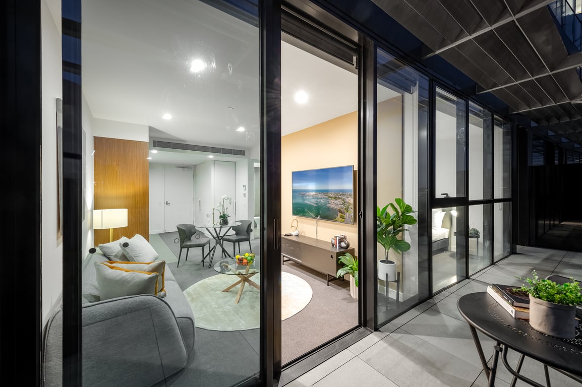 Parkside Perfection Near The CBD! 2 Bedrooms | 1 Bathroom | Free Parking