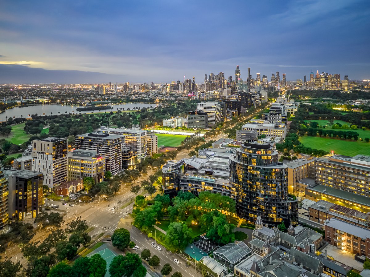 Parkside Perfection Near The CBD! 2 Bedrooms | 1 Bathroom | Free Parking