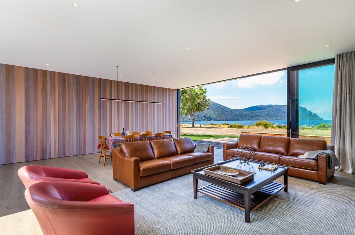 Lochside – Luxury Lakeside Living In Kinloch