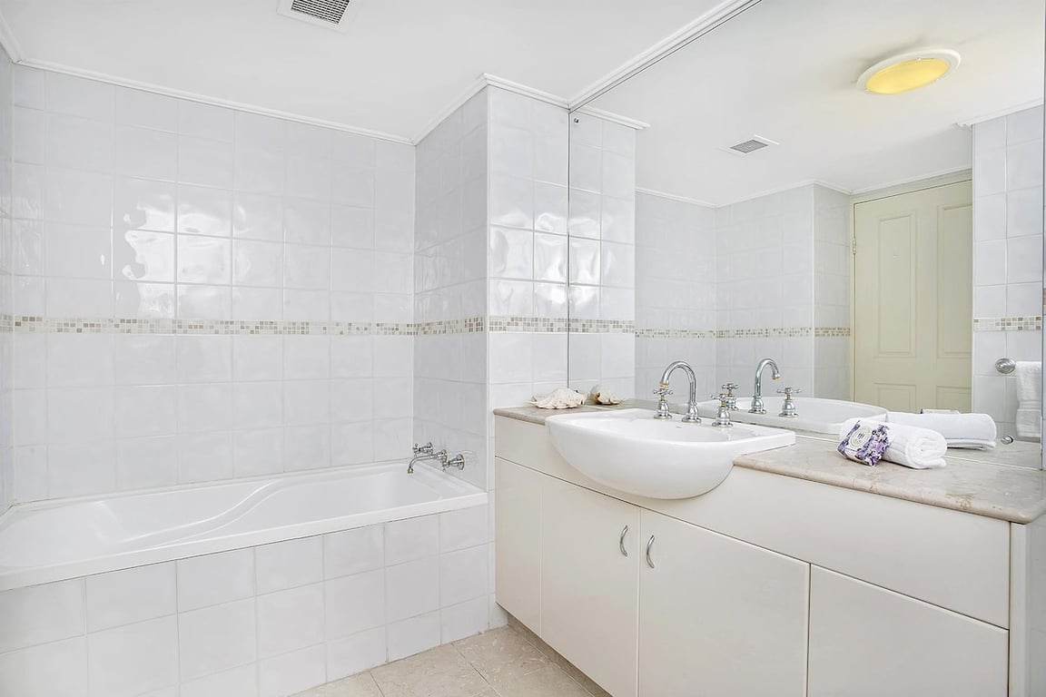 CHATS - Chatswood Convenience | Close To Transport Links