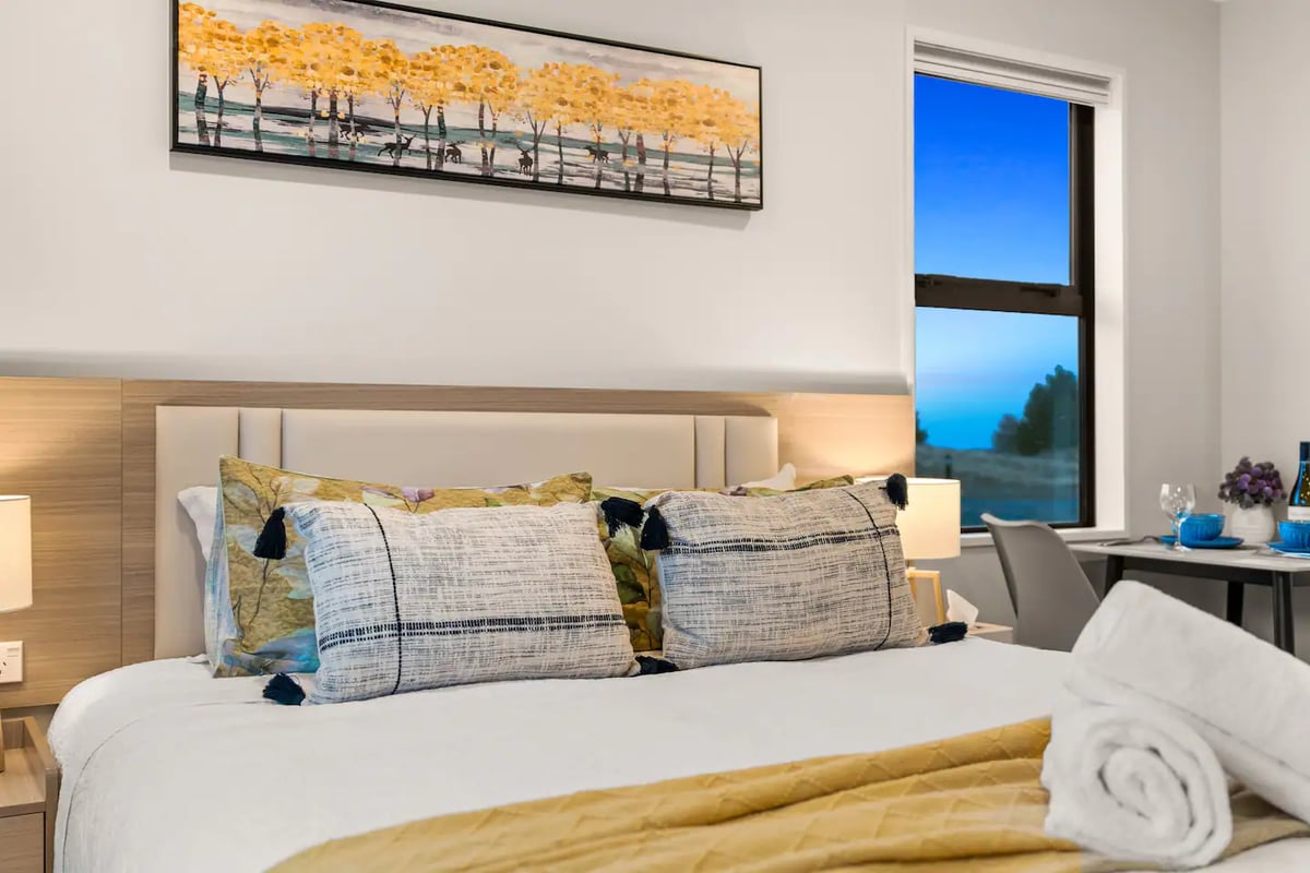 New stylish 1bedroom 1living /premium studio/UnitA