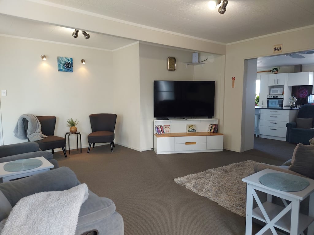 Whakaroa Retreat - Spacious Garden Getaway Near Taupo