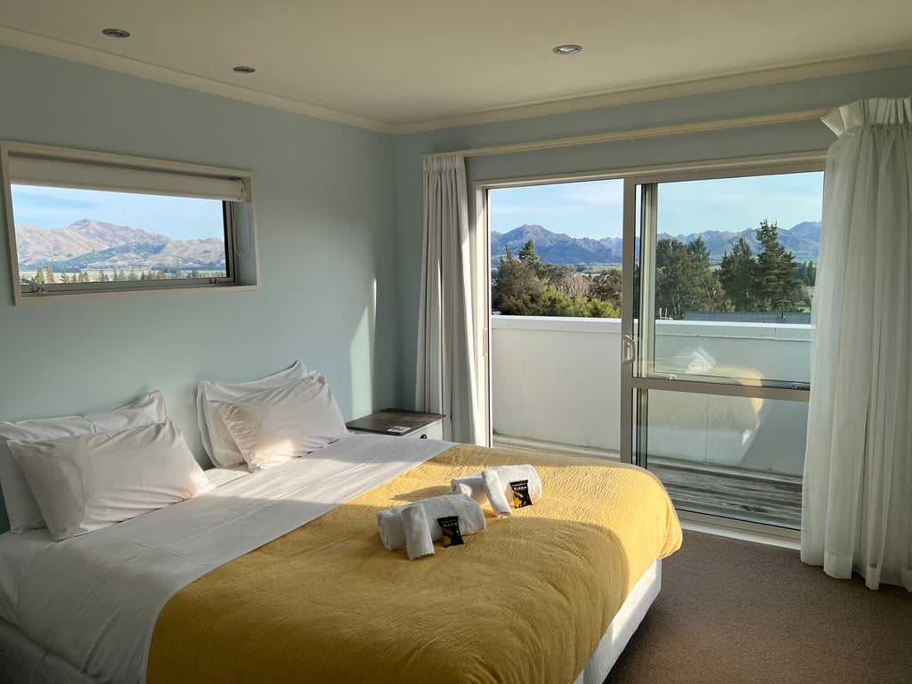 Hillside Hideaway (Pet Friendly) 