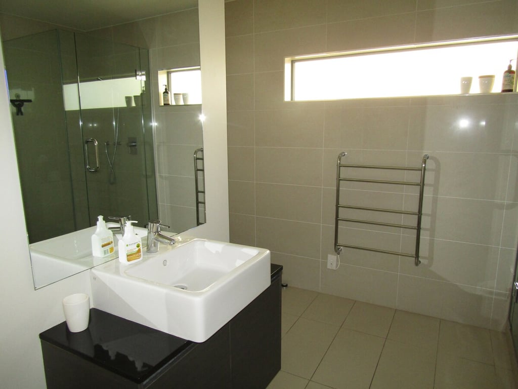 Modern Apartment Close To Town With Great Views