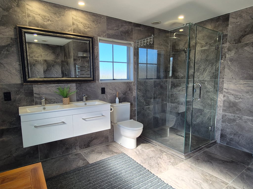 The Golders Getaway: Spa, Views & Space