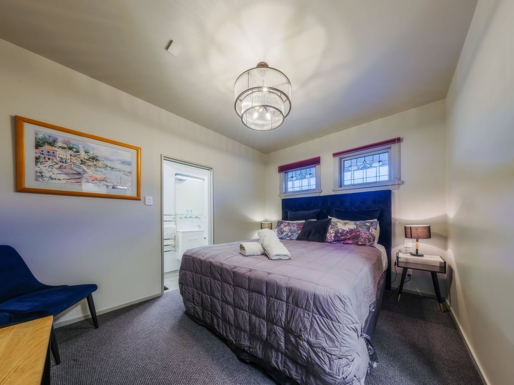 Cozy Corner at Jollies (Pet Friendly) 