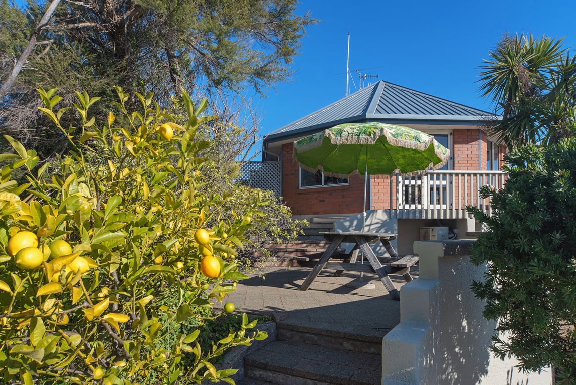 Sunny Bayview Retreat