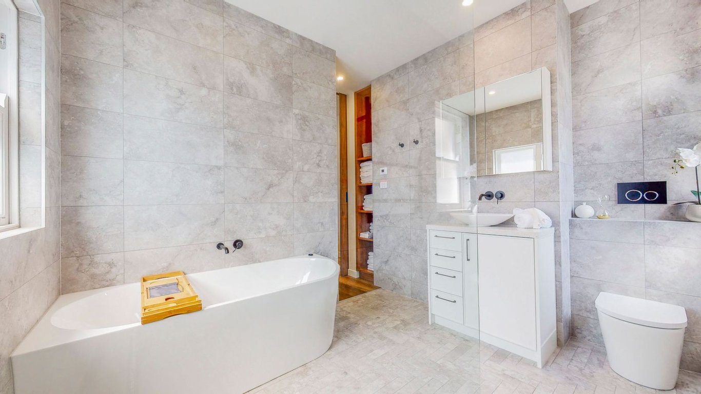 BALO4 - Balmoral Beauty | Elevated Living On The Esplanade