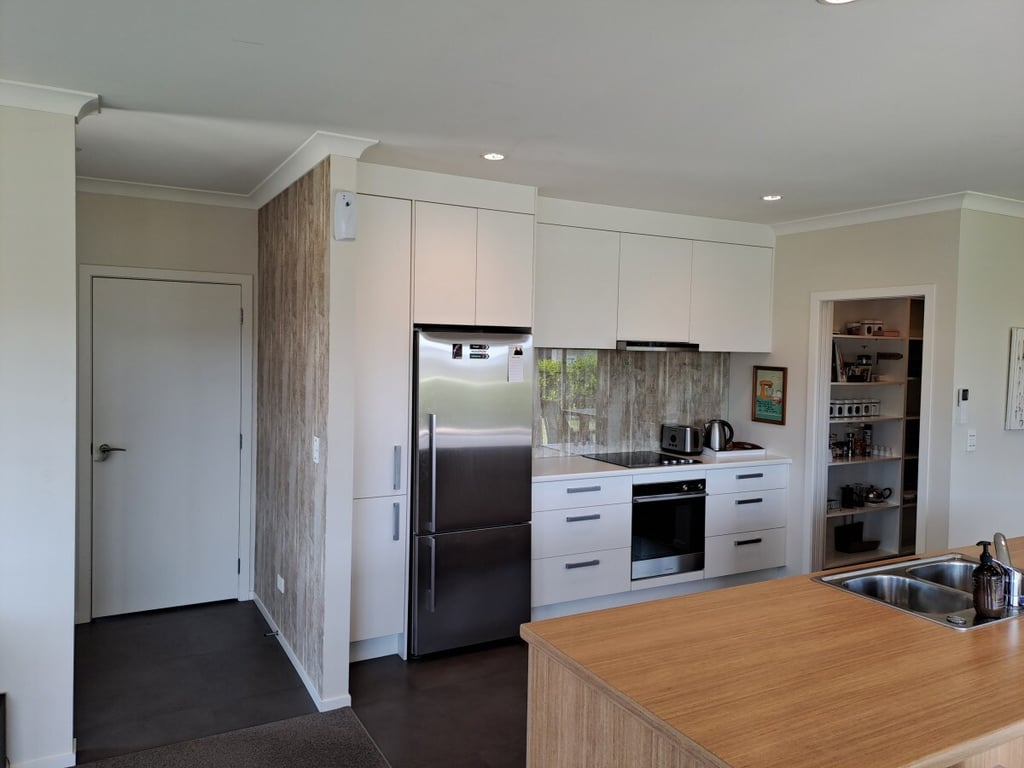 Beautifully Furnished Modern Home In A Quiet Area