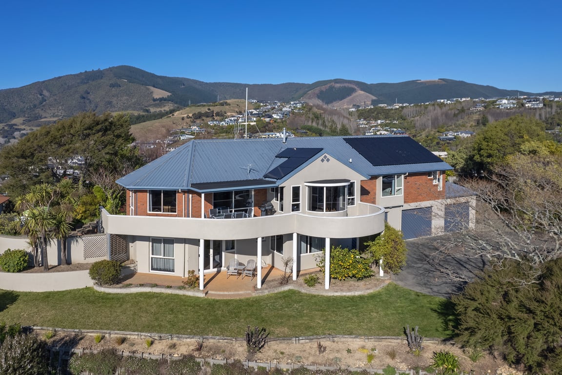 Sunny Bayview Retreat