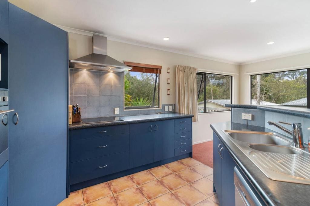 Riverbank Retreat - Family Home