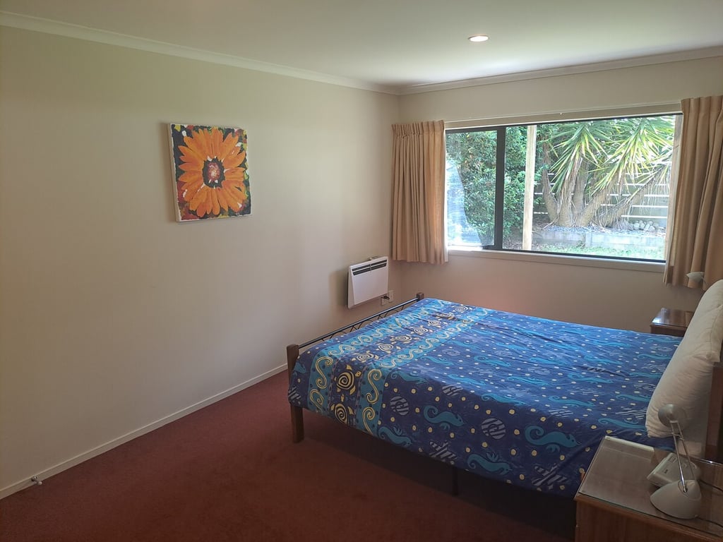 Riverbank Retreat - Family Home
