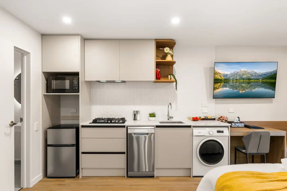 New stylish 1bedroom 1living /premium studio/UnitA