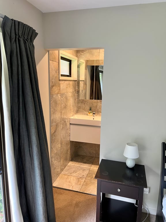 Retreat on Cheltenham (Pet Friendly) 