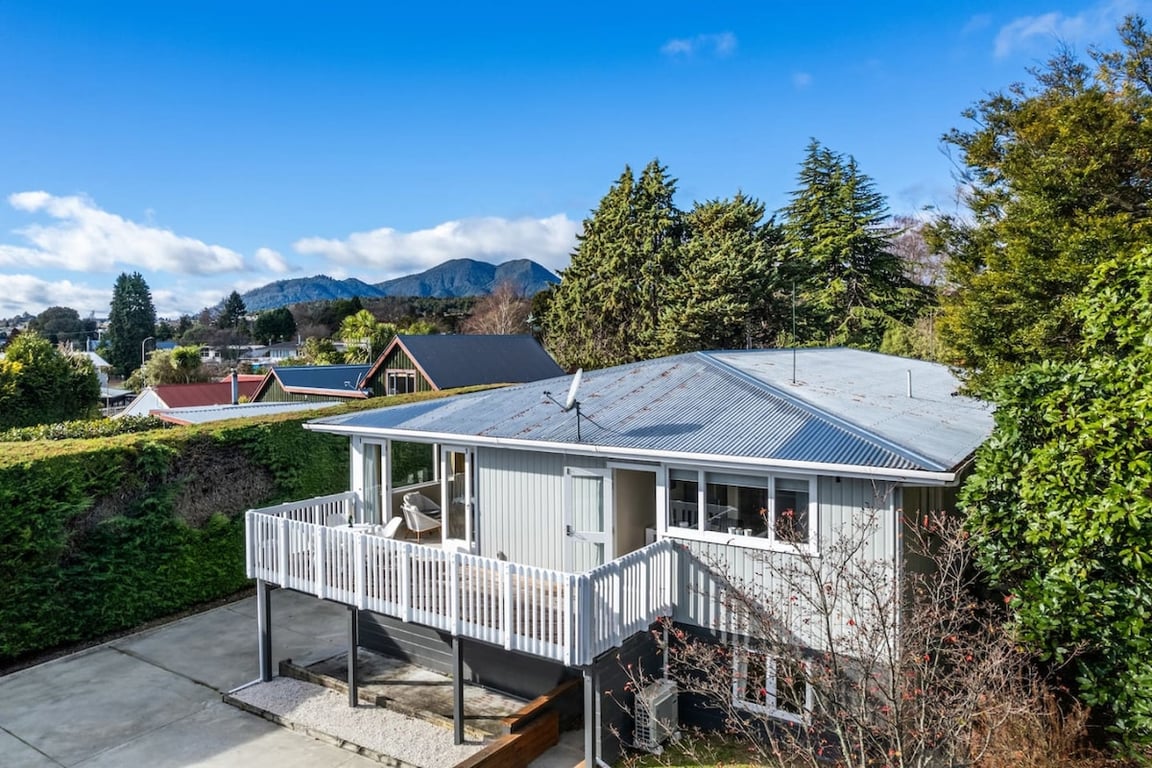 Two Mile Bay Getaway - Comfort & Convenience With Wi-Fi