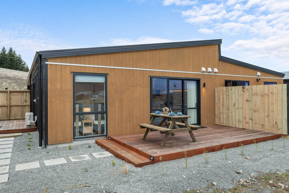 New warm modern family friendly /Unit4/2bedroom