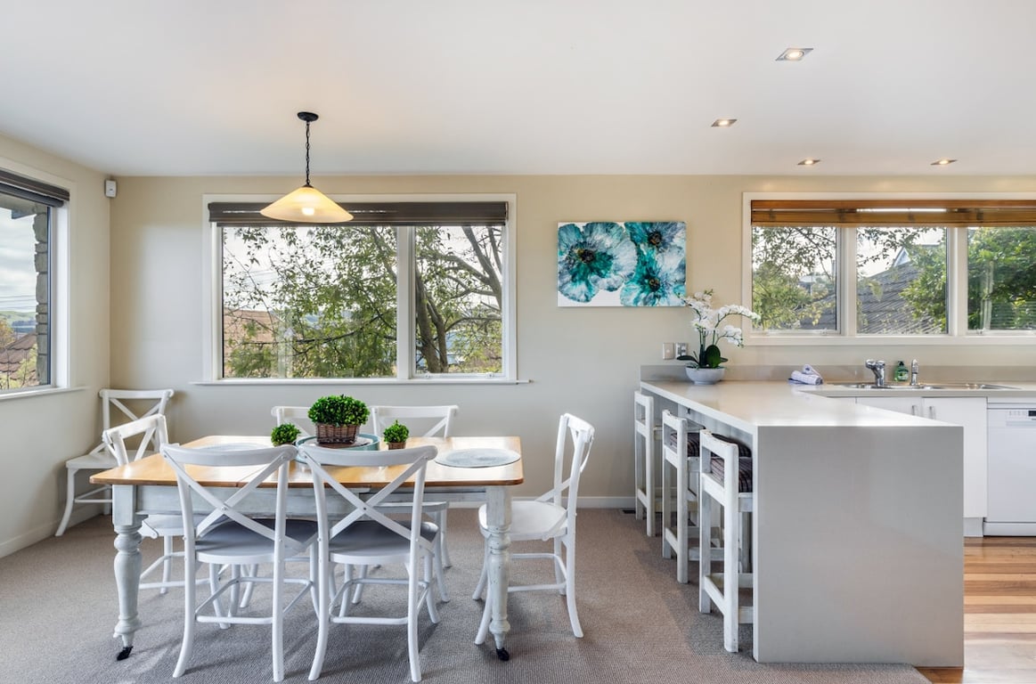 Great Lake Getaway - Your Spacious Taupo Retreat