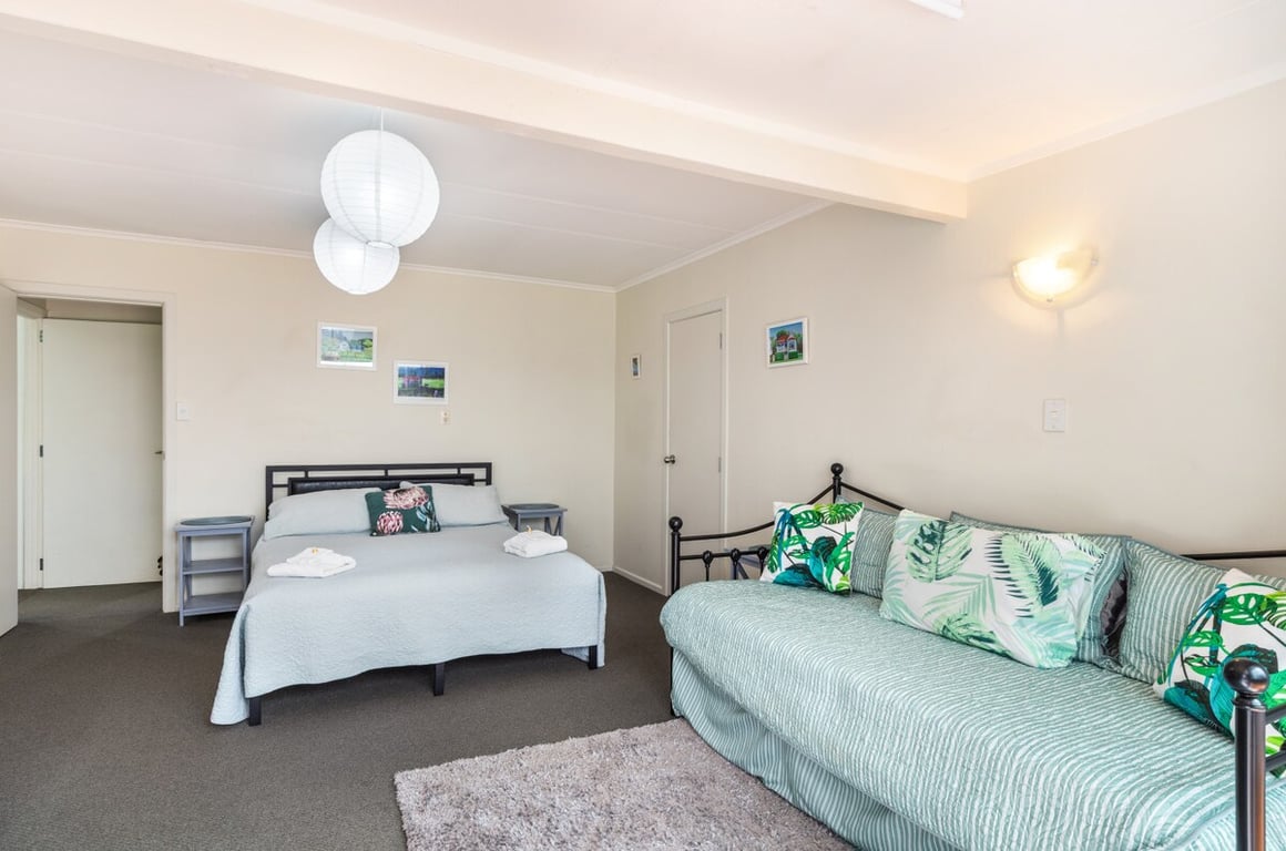 Whakaroa Retreat - Spacious Garden Getaway Near Taupo