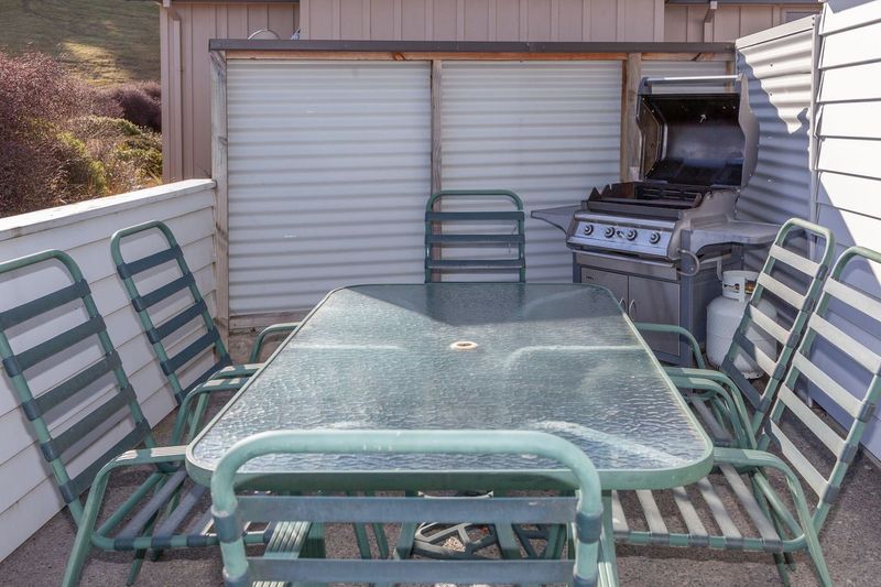 Hillside Hideaway (Pet Friendly) 