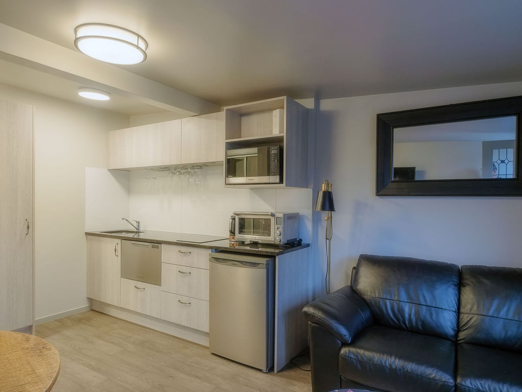 Cozy Corner at Jollies (Pet Friendly) 