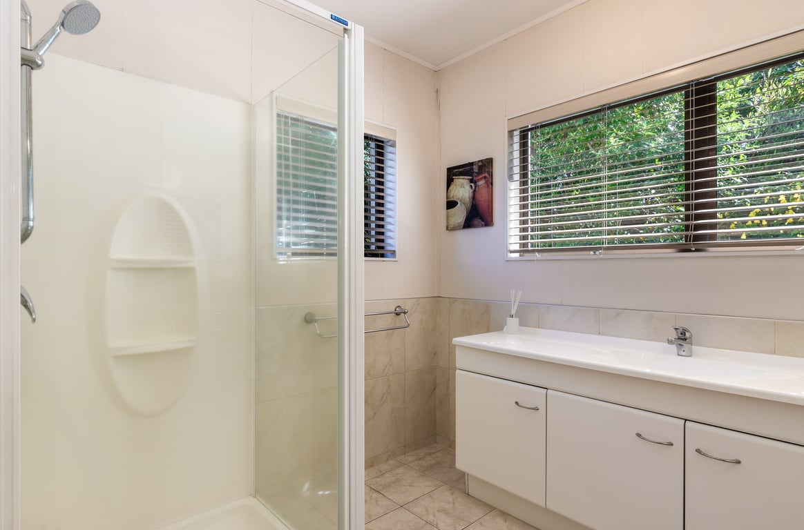 Riverside Villa - Spacious Stunning Location