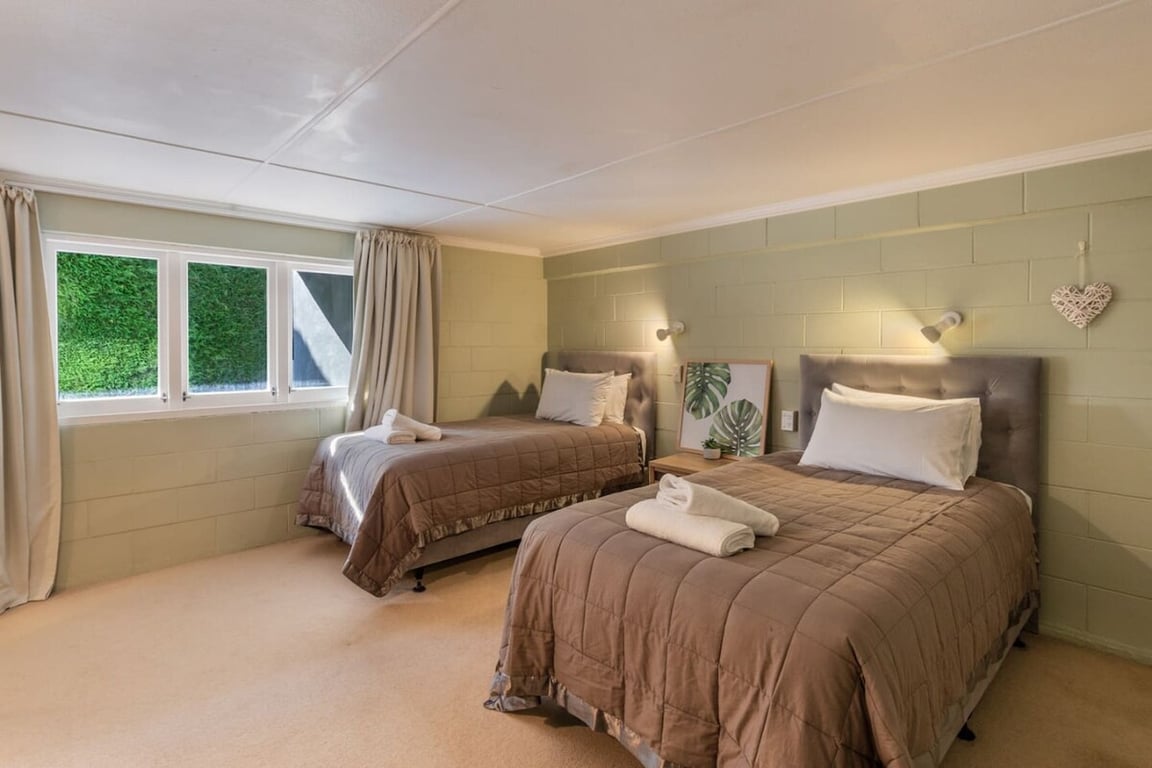 Two Mile Bay Getaway - Comfort & Convenience With Wi-Fi