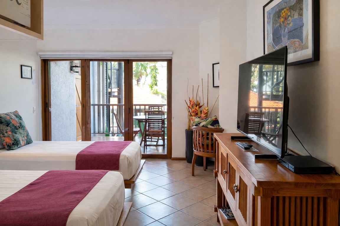 Deluxe King Pool View Studio