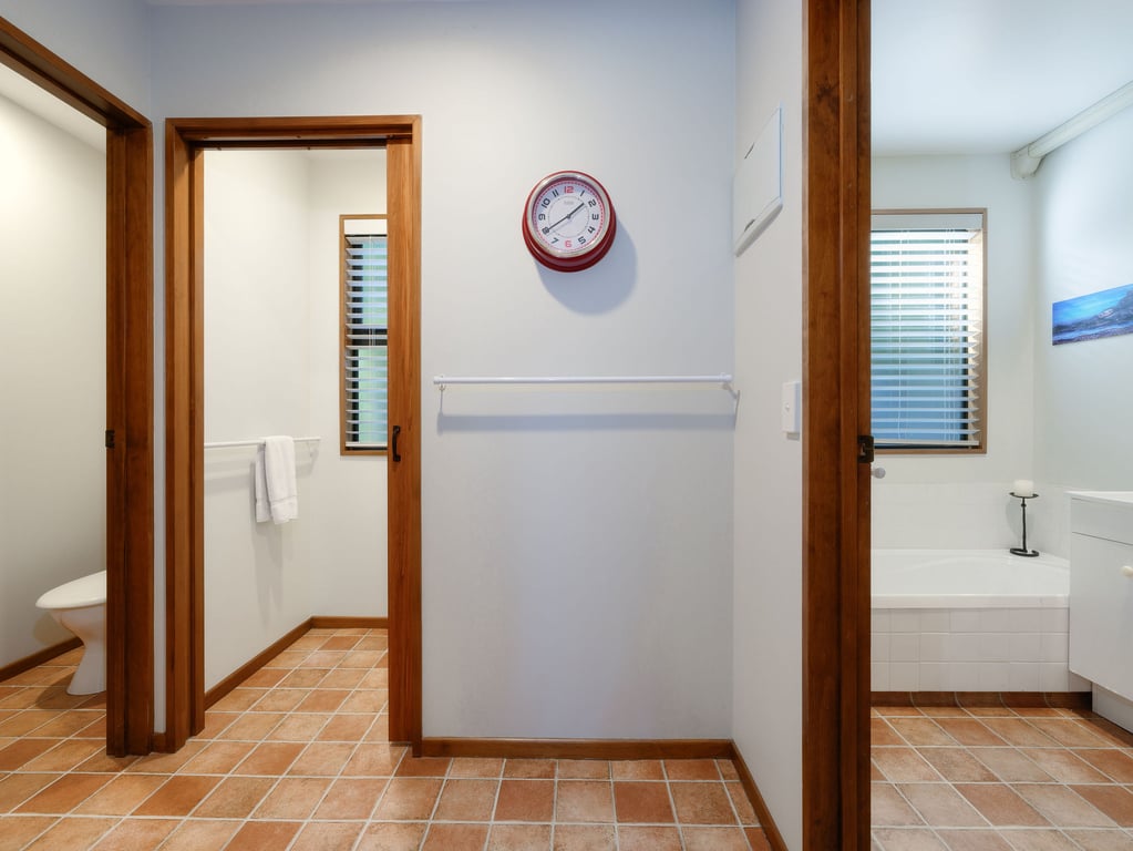 25 Caverhill Close 