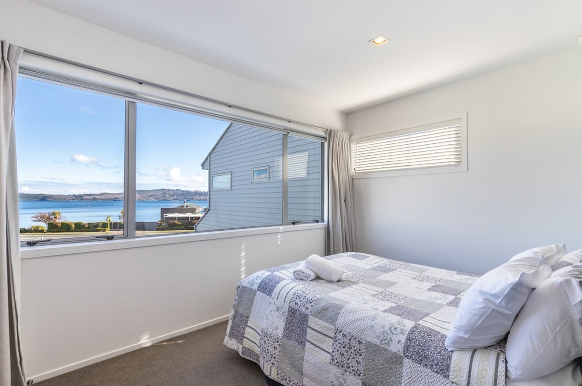 Modern Two Bedroom Apartment Great Location