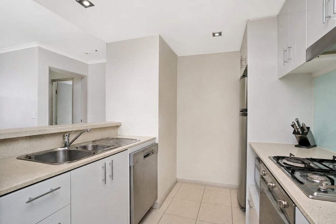 L1101 - St Leonards Comfort | Easy Access To The CDB