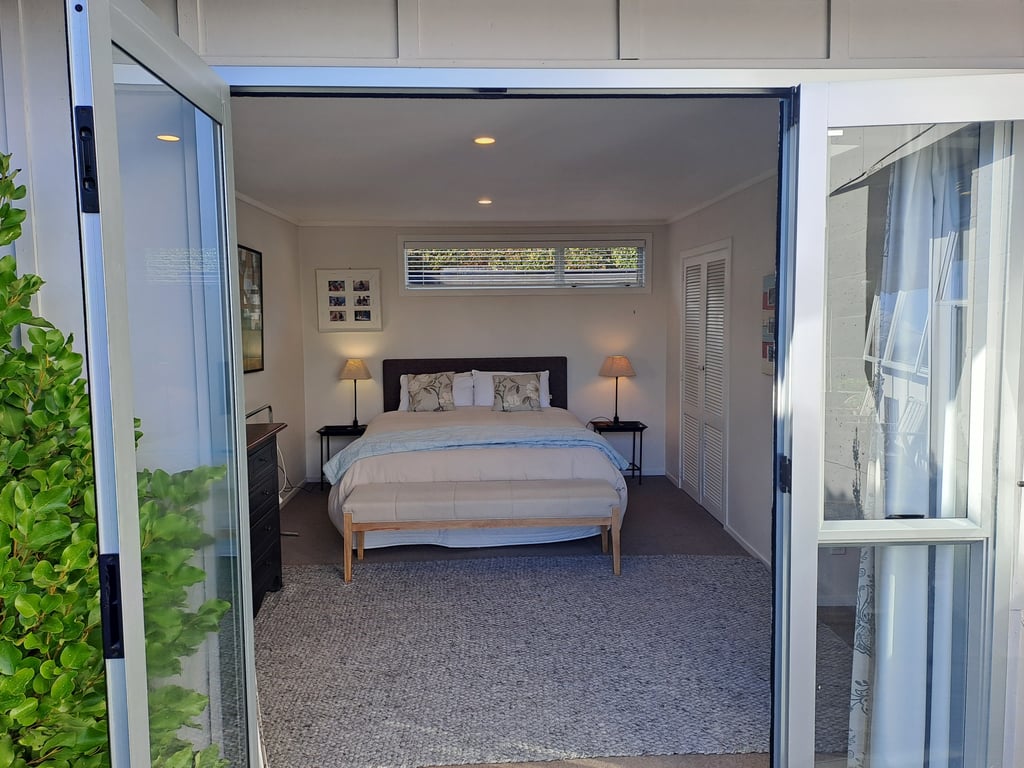 Teti Bay Bach - Great Outdoor Living And Just A Short Walk To The Lake!