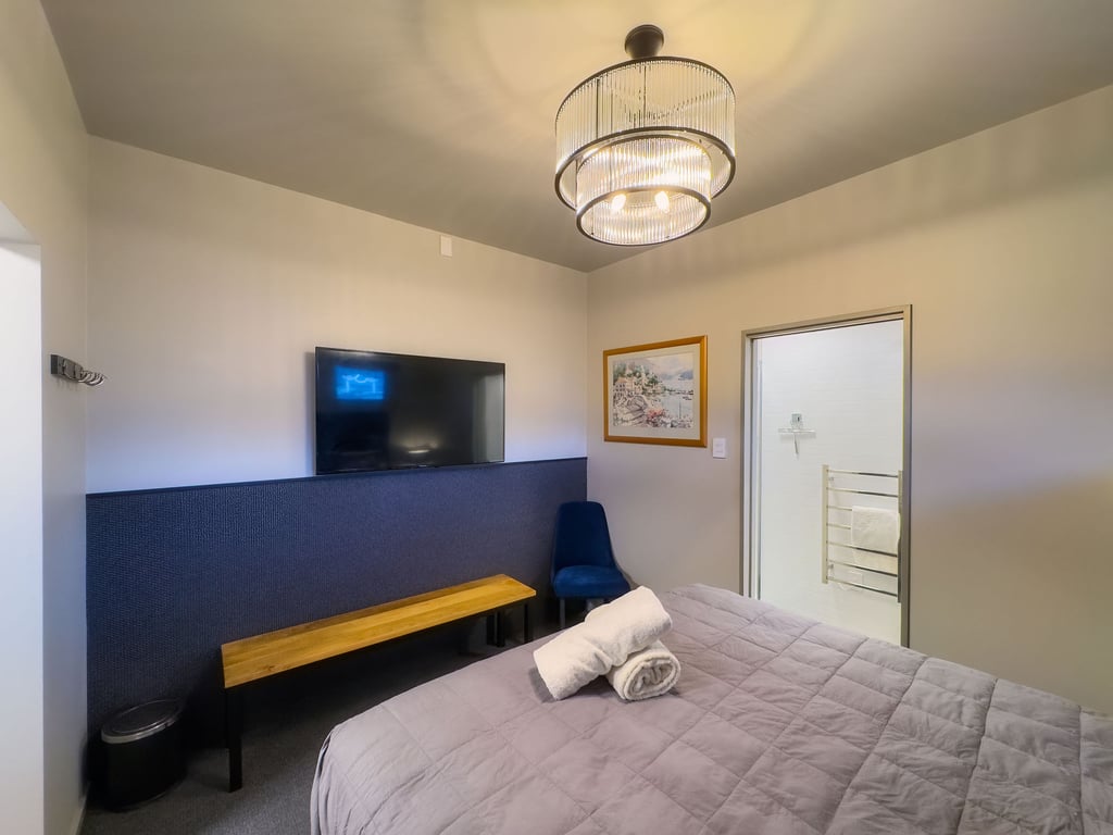 Cozy Corner at Jollies (Pet Friendly) 