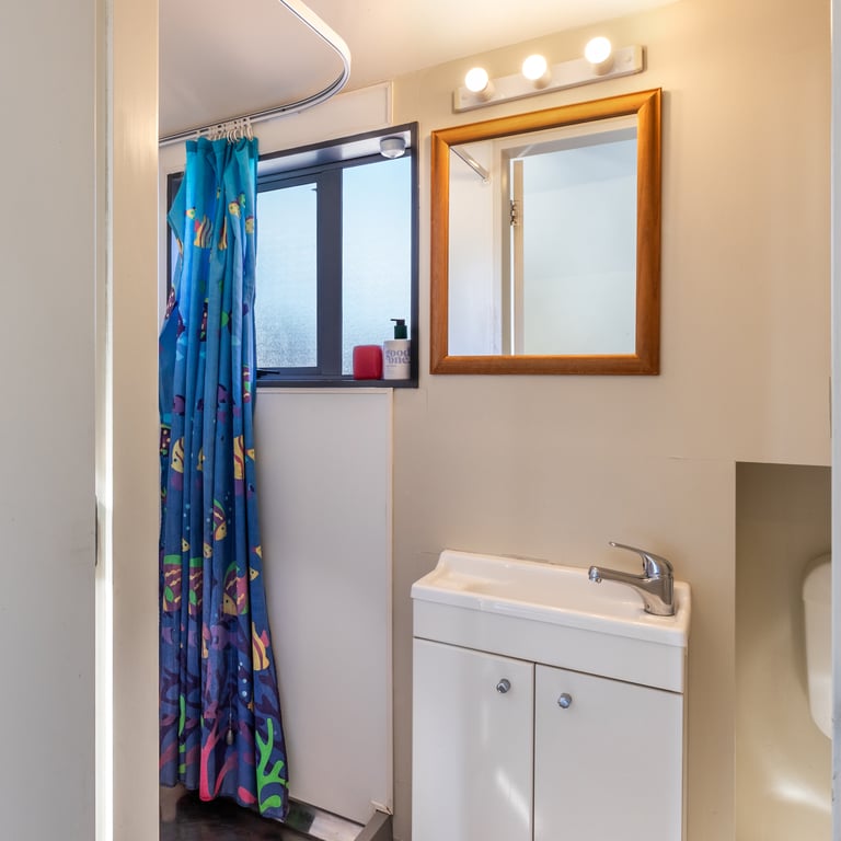 Hawai Holiday House - Large Family Bach - Wi-Fi