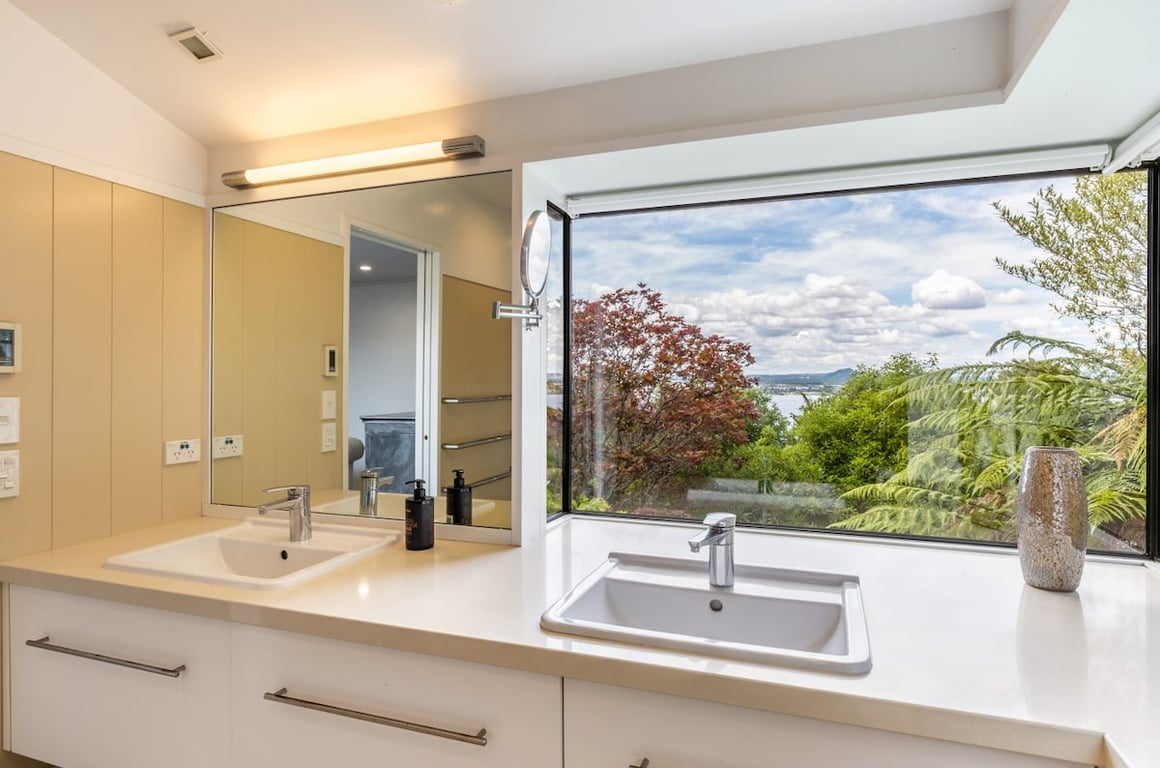 Acacia Bay Views - Serene Panoramic Views Retreat