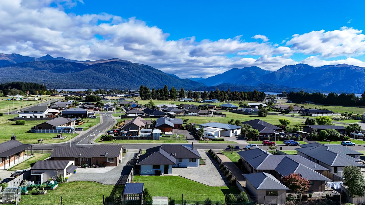Southern Peaks by Aotearoa Escapes rental in Te Anau