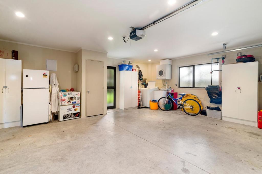 Riverbank Retreat - Family Home
