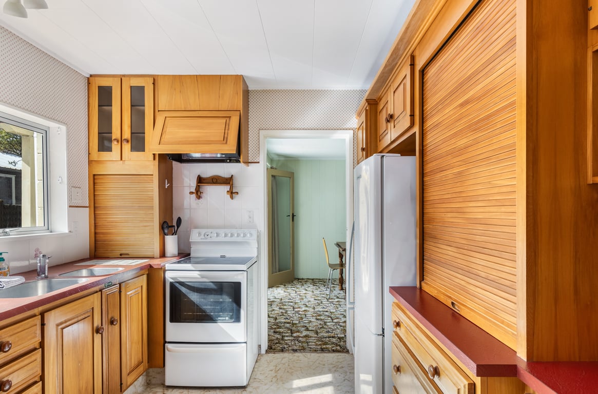 Classic Kiwi Bach By The Lake – Family Friendly In Five Mile Bay