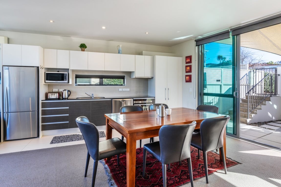 Modern Apartment Central With Wi-Fi & Linen