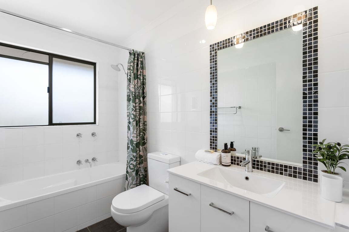 Unit 17 - Eclectic Style Central 2 Bedroom Town House