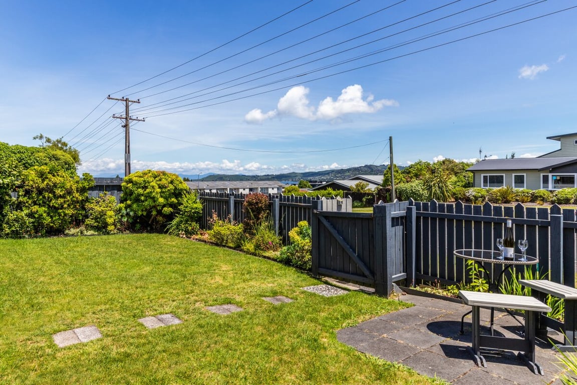 Tui'S Rest - Sunny 2-Bedroom Taupo Unit Walk To Town