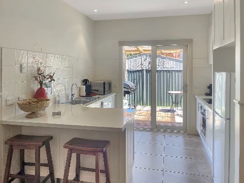 River Rock Cottage  Centrally located and Dog friendly